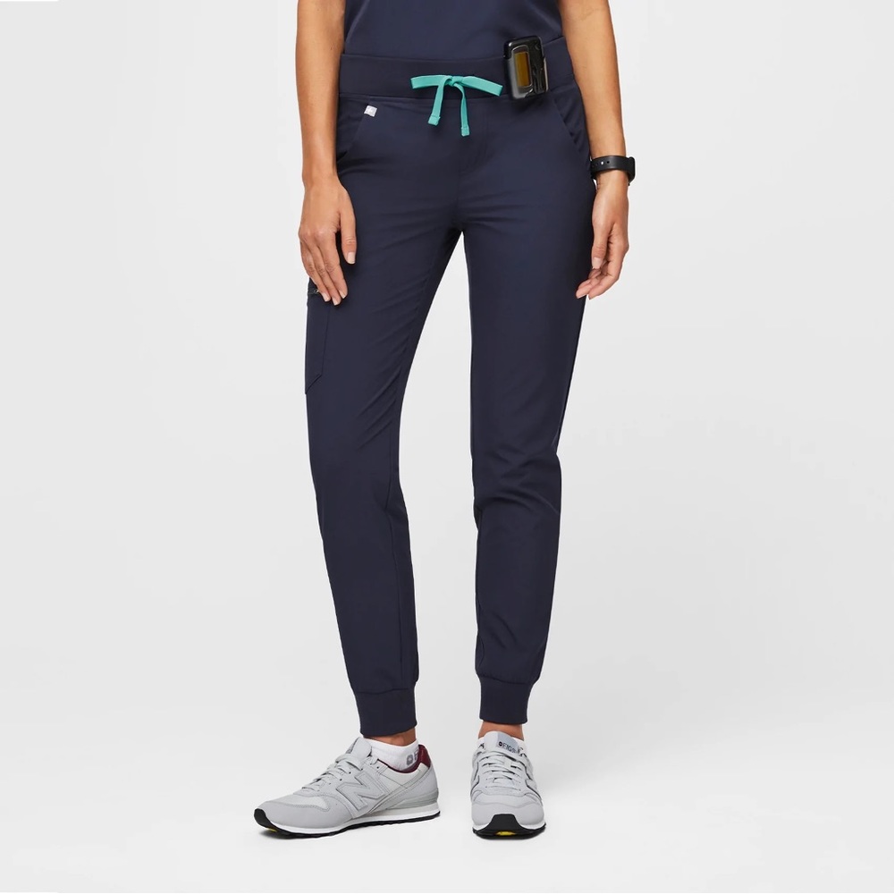 FIGS Women's Navy FREEx™ Zamora Jogger Scrub Pants